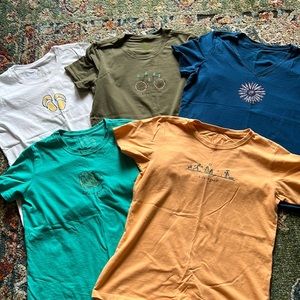 LIFE IS GOOD WOMENS BUNDLE OF 5 T-SHIRTS IN SZ S…EXCELLENT PREOWNED CONDITION!!!